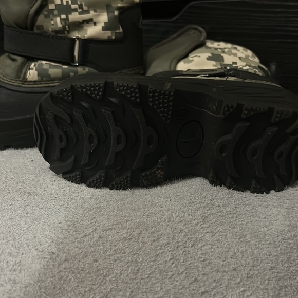 Snow boots - Picture 2 of 2